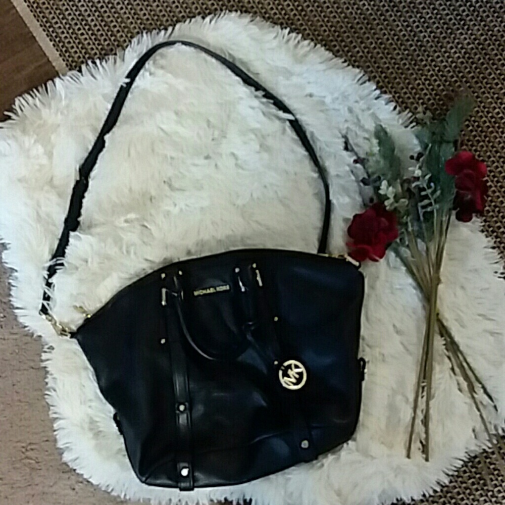 Michael Kors Black purse.